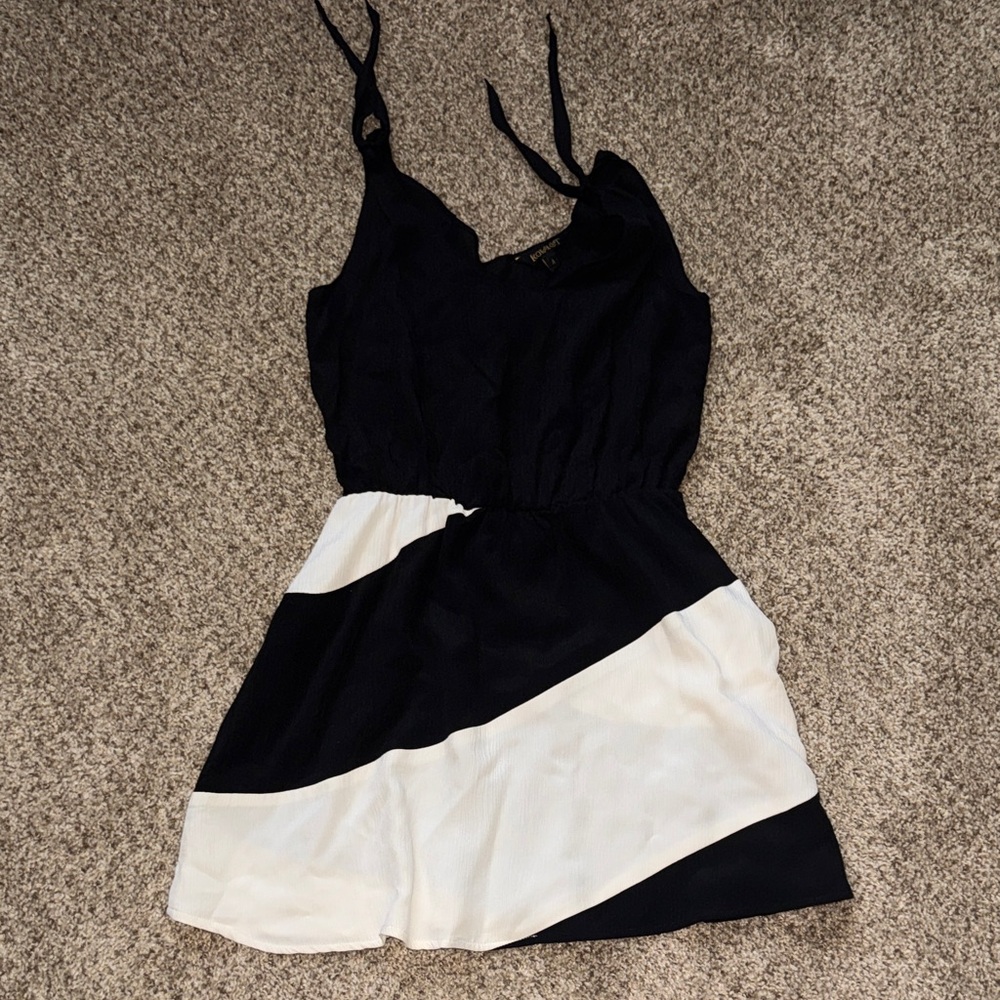 ✨100% BRAND NEW W/O TAGS KOVA & T DRESS BLACK/WHITE SILK SZ 4✨